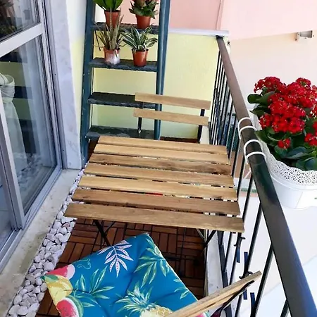 Comfortable With Balcony And Sea View In 50 M² Apartment Lisbon