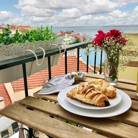 Apartment Comfortable With Balcony And Sea View In 50 M²