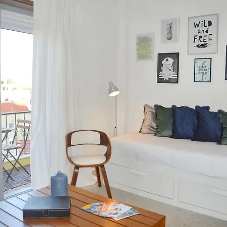 Apartment Comfortable With Balcony And Sea View In 50 M² Lisbon