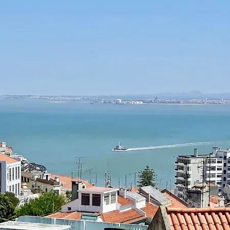 Cozy In 50 M² Sea View Лісабон