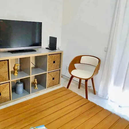 Апартаменти Cozy In 50 M² Sea View *