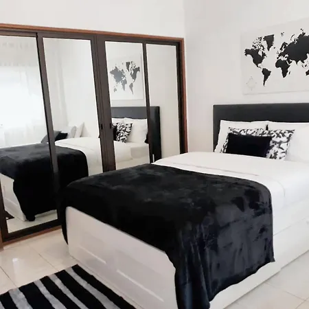 Апартаменти Cozy In 50 M² Sea View Лісабон