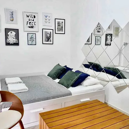 Апартаменти Cozy In 50 M² Sea View