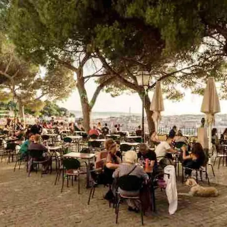 Апартаменты Cozy In 50 M² Sea View